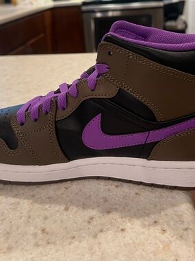 Nike High Top Sneaker in Olive Brown, Black & Purple